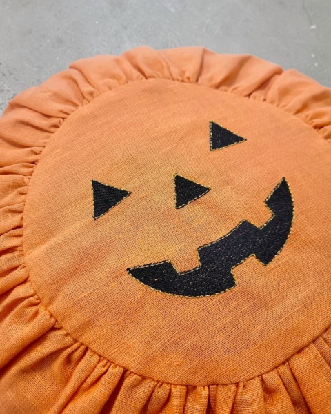 Poduszka lniana okrągła, dynia Halloween